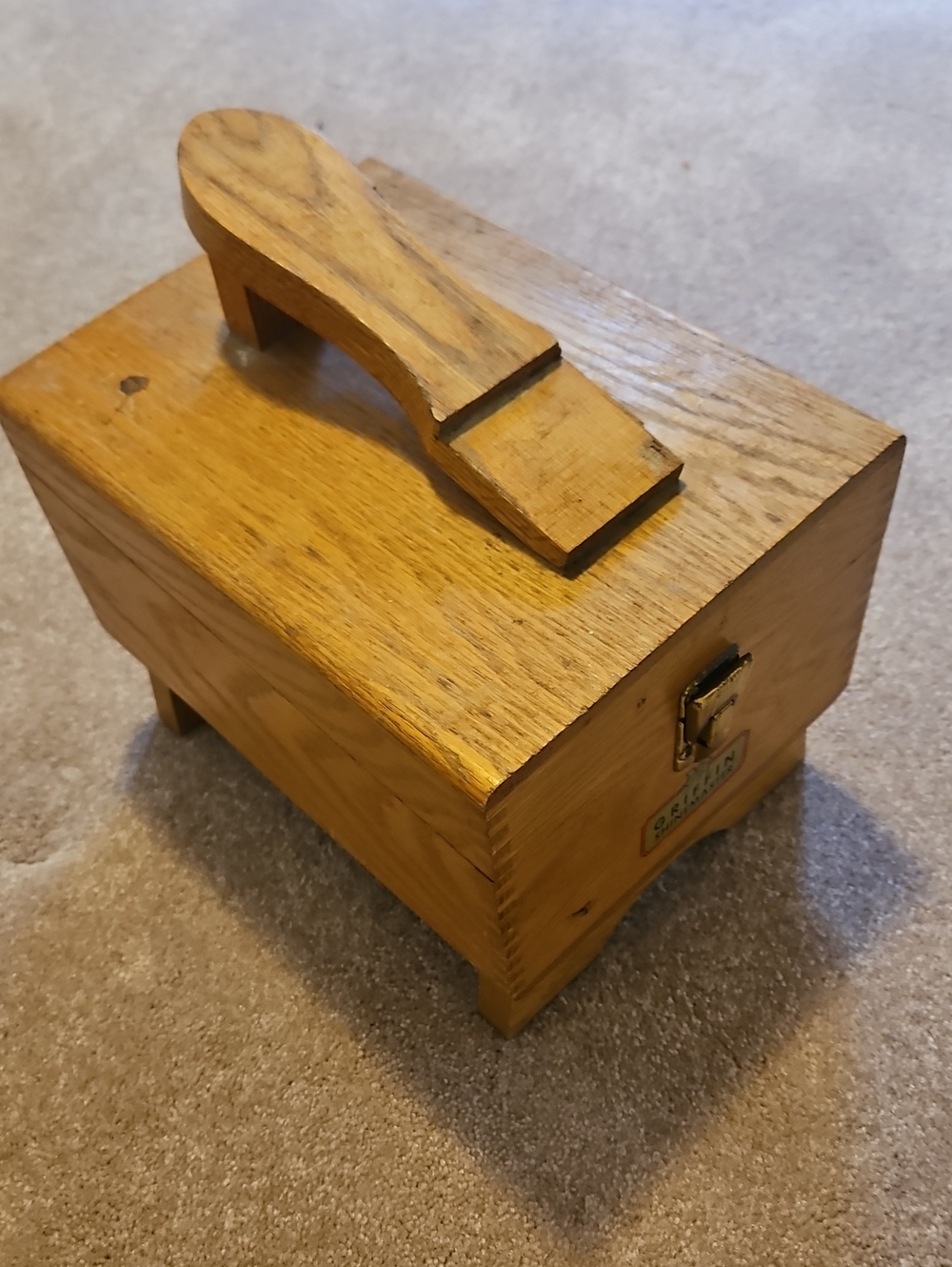 Vintage Griffin Shinemaster Wooden Shoe Shine Box w/ 2 Original Griffin Brushes